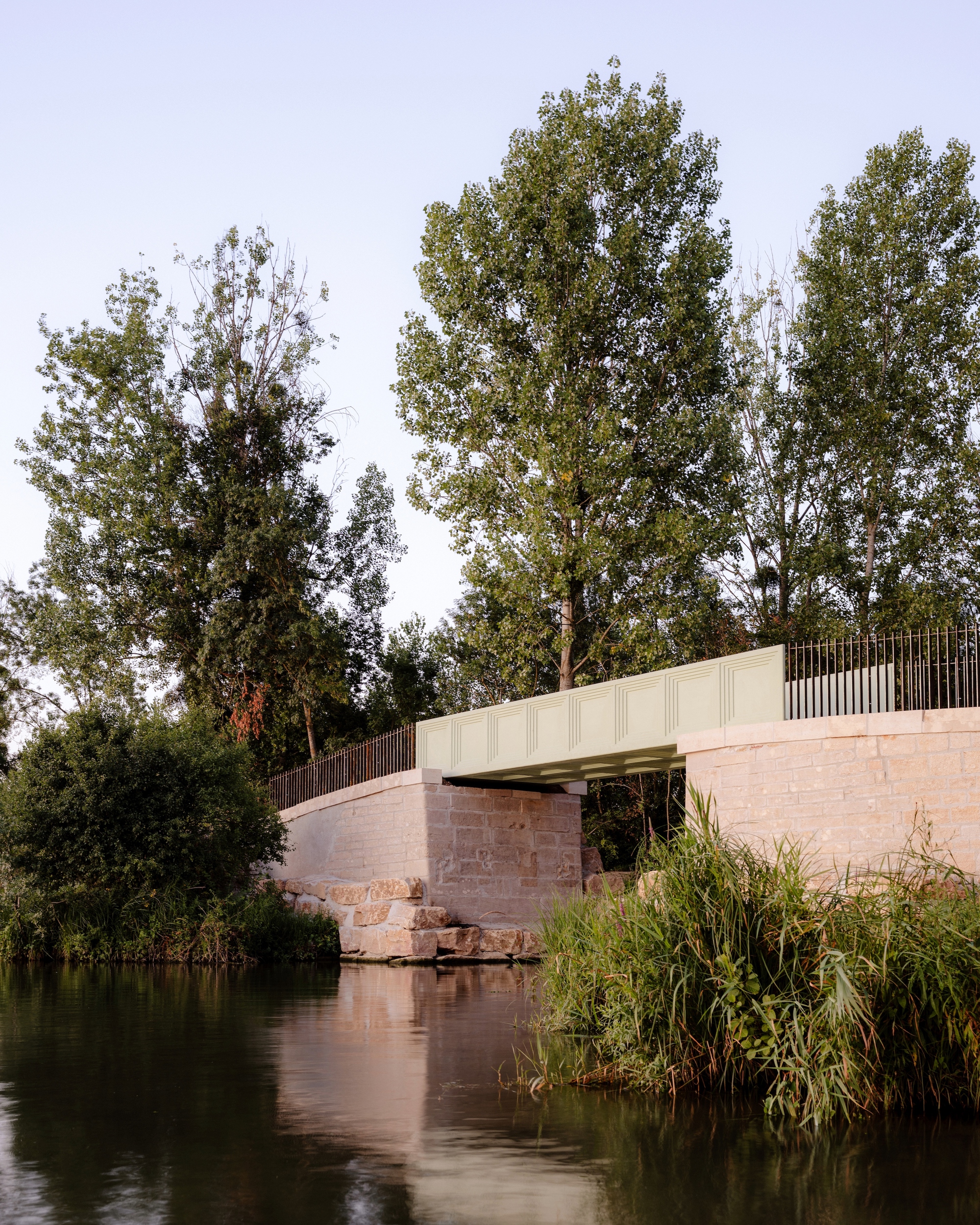 Passarela do Canal Bois / Estúdio Oatmeal