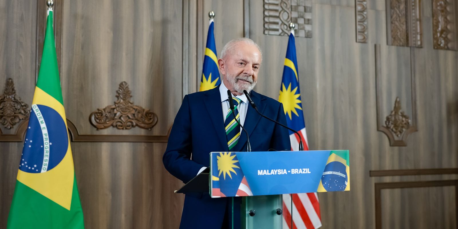 “Ele tem meu telefone e eu tenho o dele”, diz Lula sobre Trump