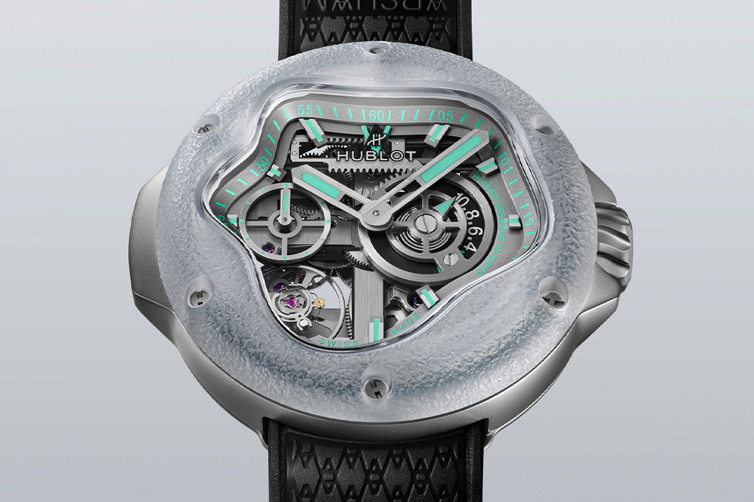 Hublot e Daniel Arsham acabaram de congelar uma gota de água no tempo com a safira de titânio MP-17 Meca-10 Arsham Splash