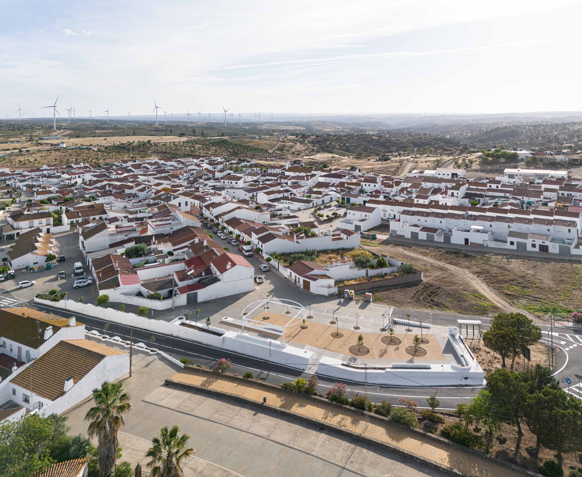 Sobre as Cercas – Praça Clara Campoamor em San Silvestre de Guzmán / ateliê vinte e dois