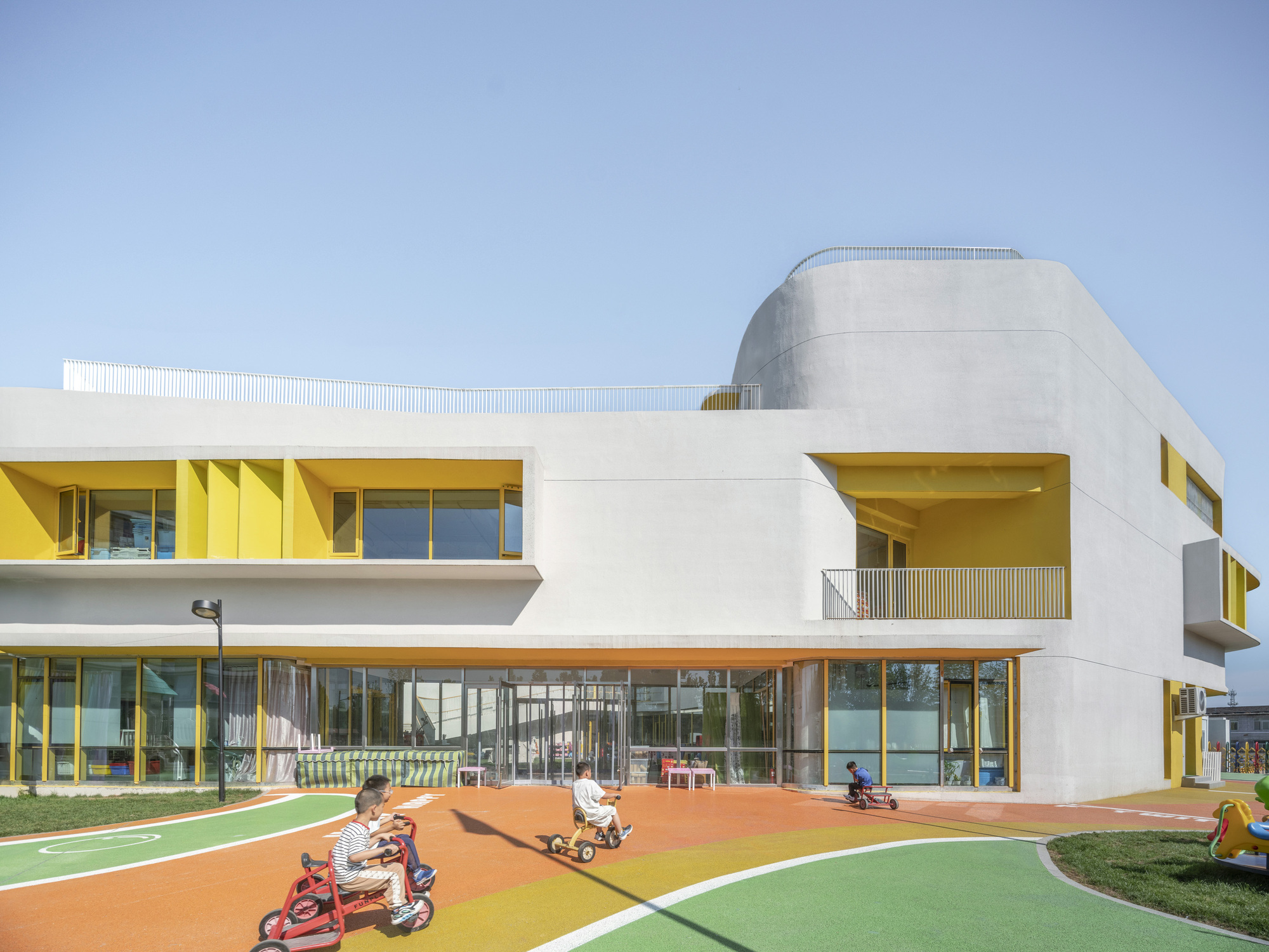 Beijing Gaoliying Kindergarten / Mat Office