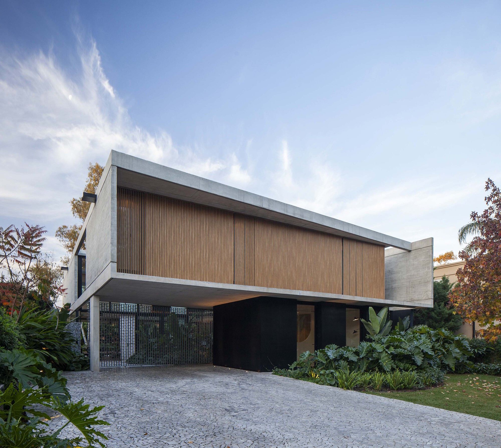 Casa Oval / Jorgelina Tortorici & Asociados + Nicolás Lanza