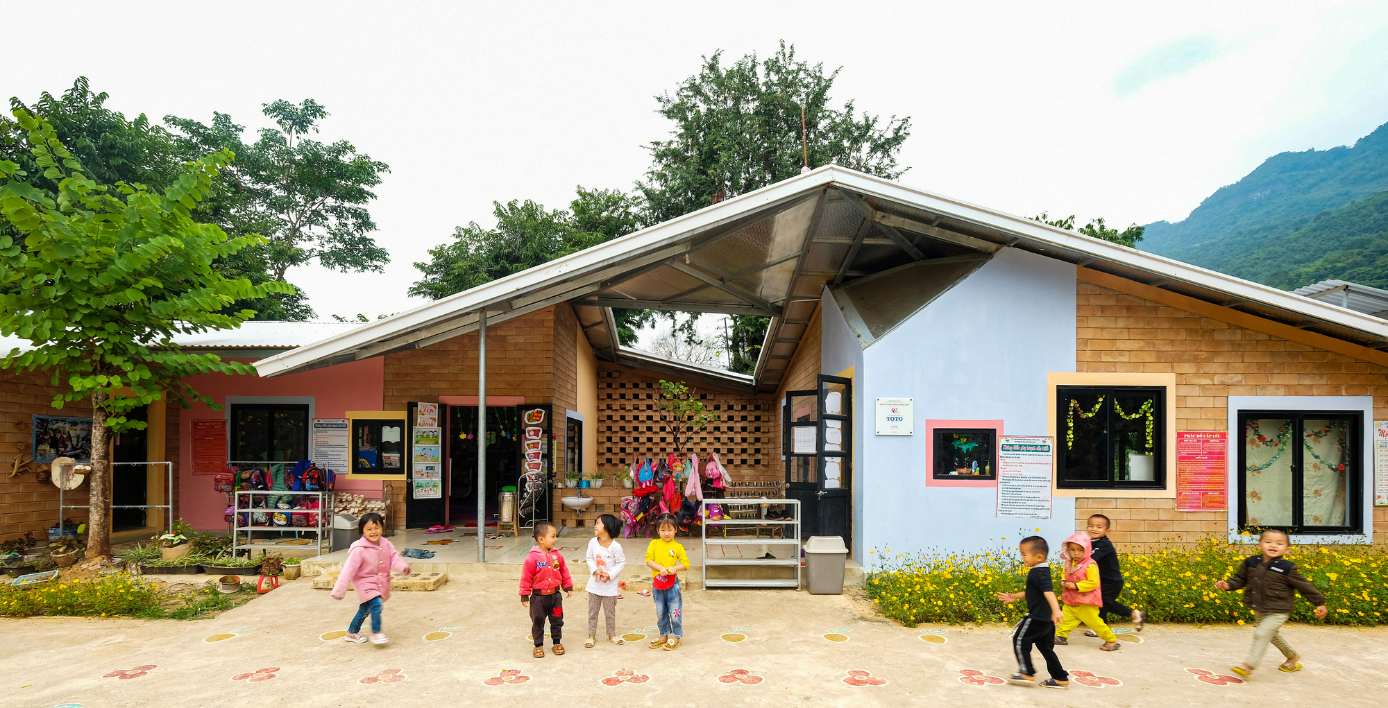 Chieng Ban Kindergarten / 1+1> 2 Arquitetos