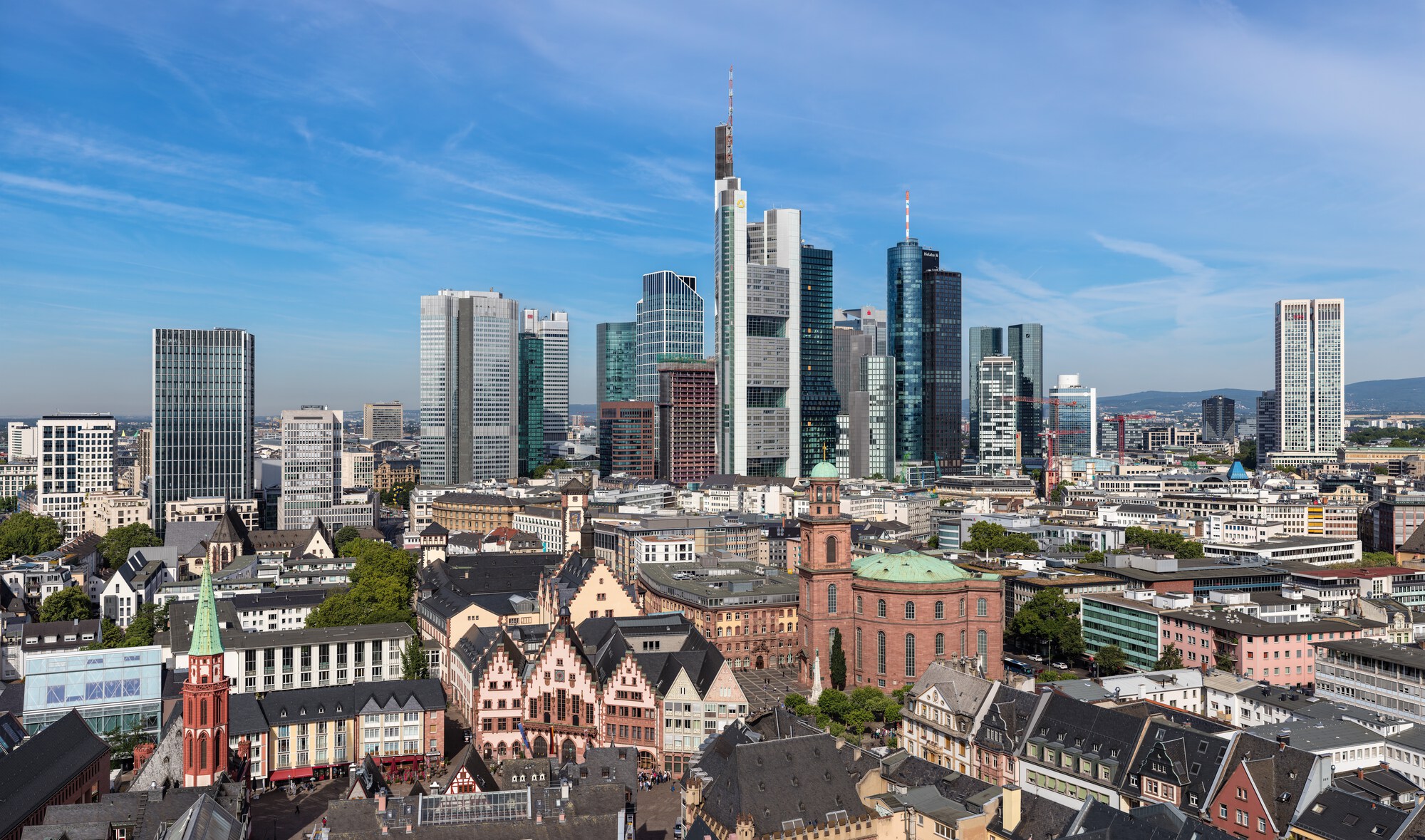 Guia da cidade de arquitetura de Frankfurt: 20 projetos traçando um horizonte entre a história e a modernidade