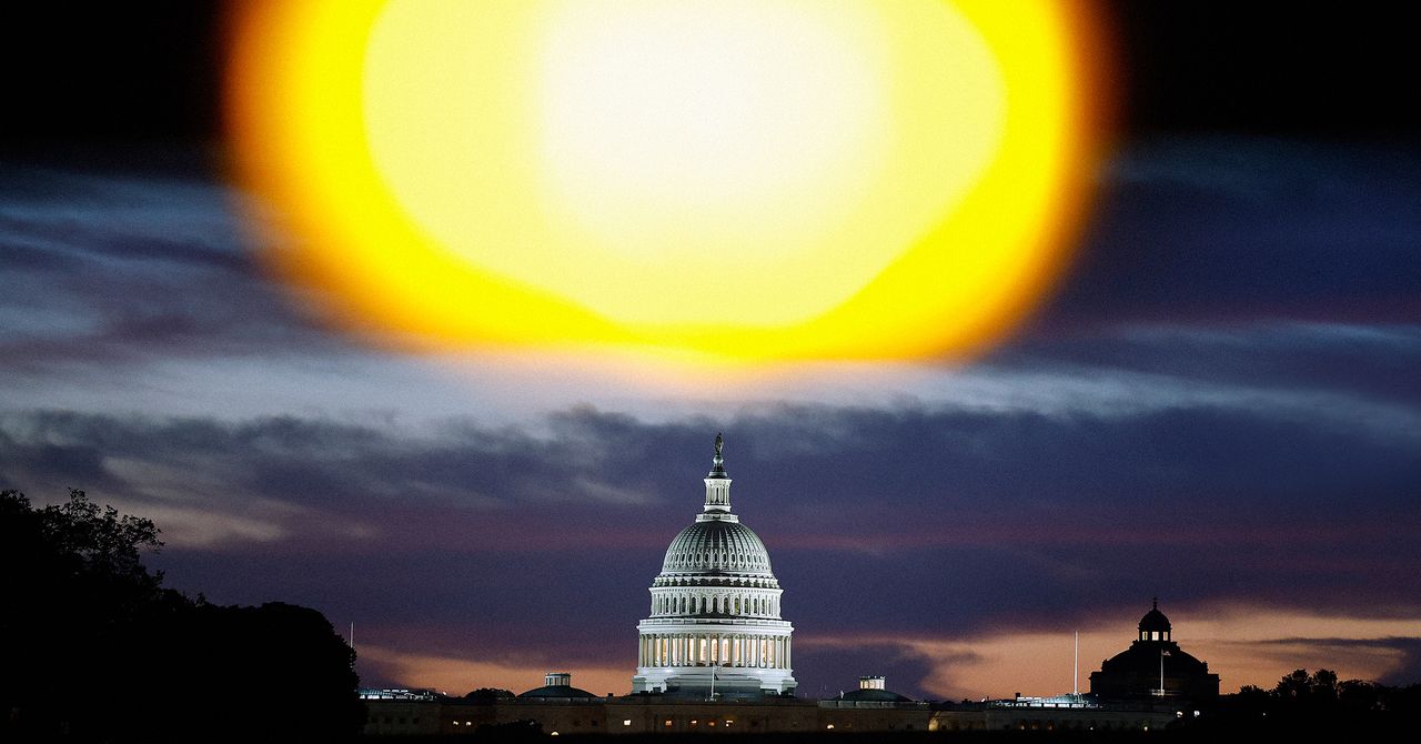 Os trabalhadores do governo dizem que suas respostas fora do escritório foram alteradas à força para culpar os democratas pelo desligamento