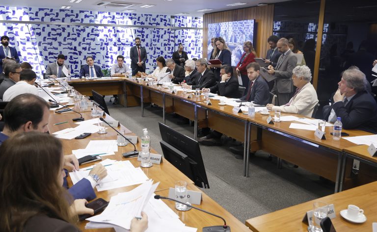 Hugo Motta anuncia votação de projetos sobre bebidas adulteradas e cobrança de bagagens – Notícias