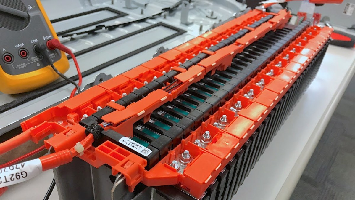 Toyota lançará os primeiros veículos elétricos com bateria de estado sólido do mundo