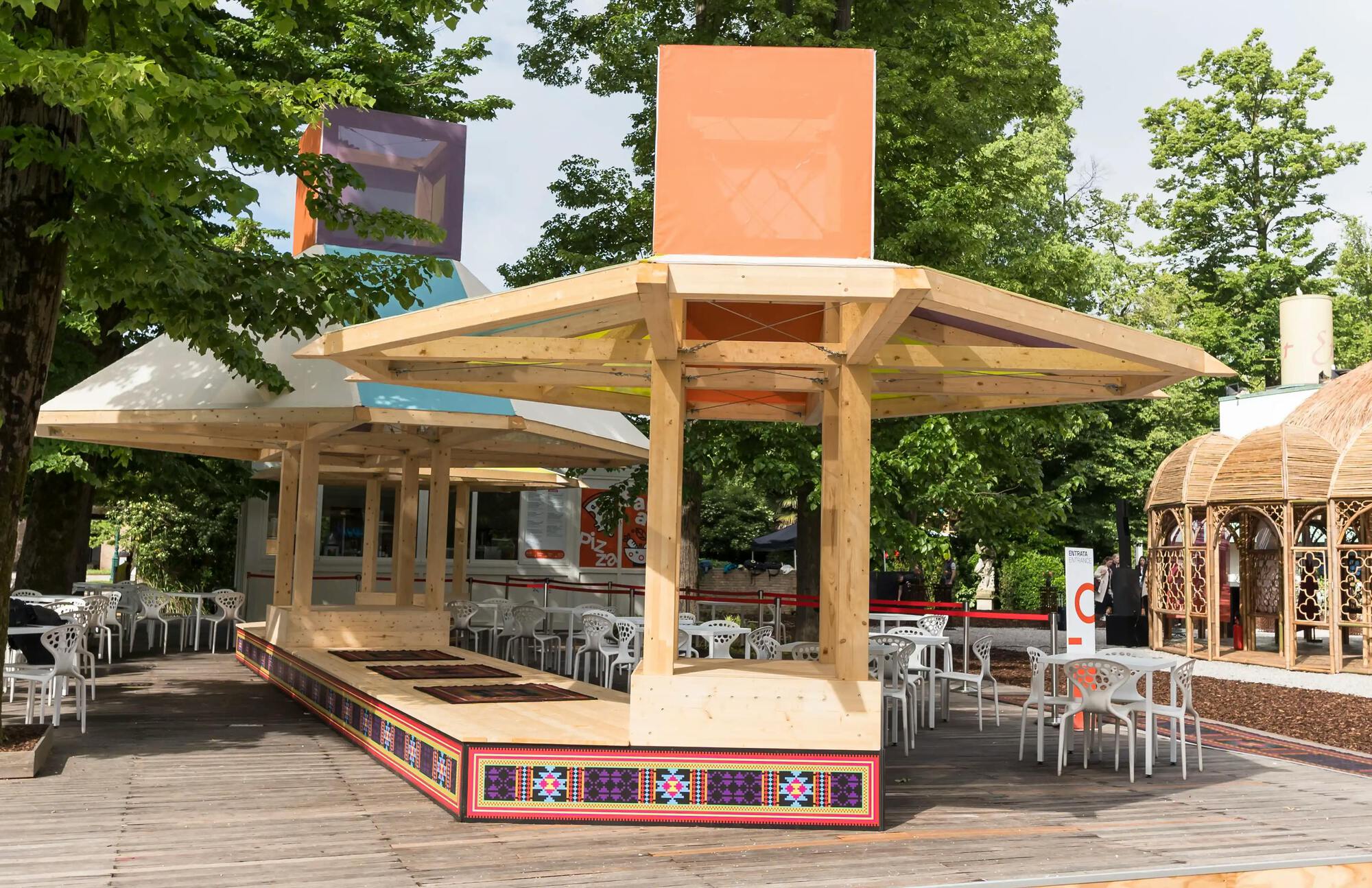 Pavilhão Majlis & The Manama (Wind Catchers) / Ahmed e Rashid Bin Shabib