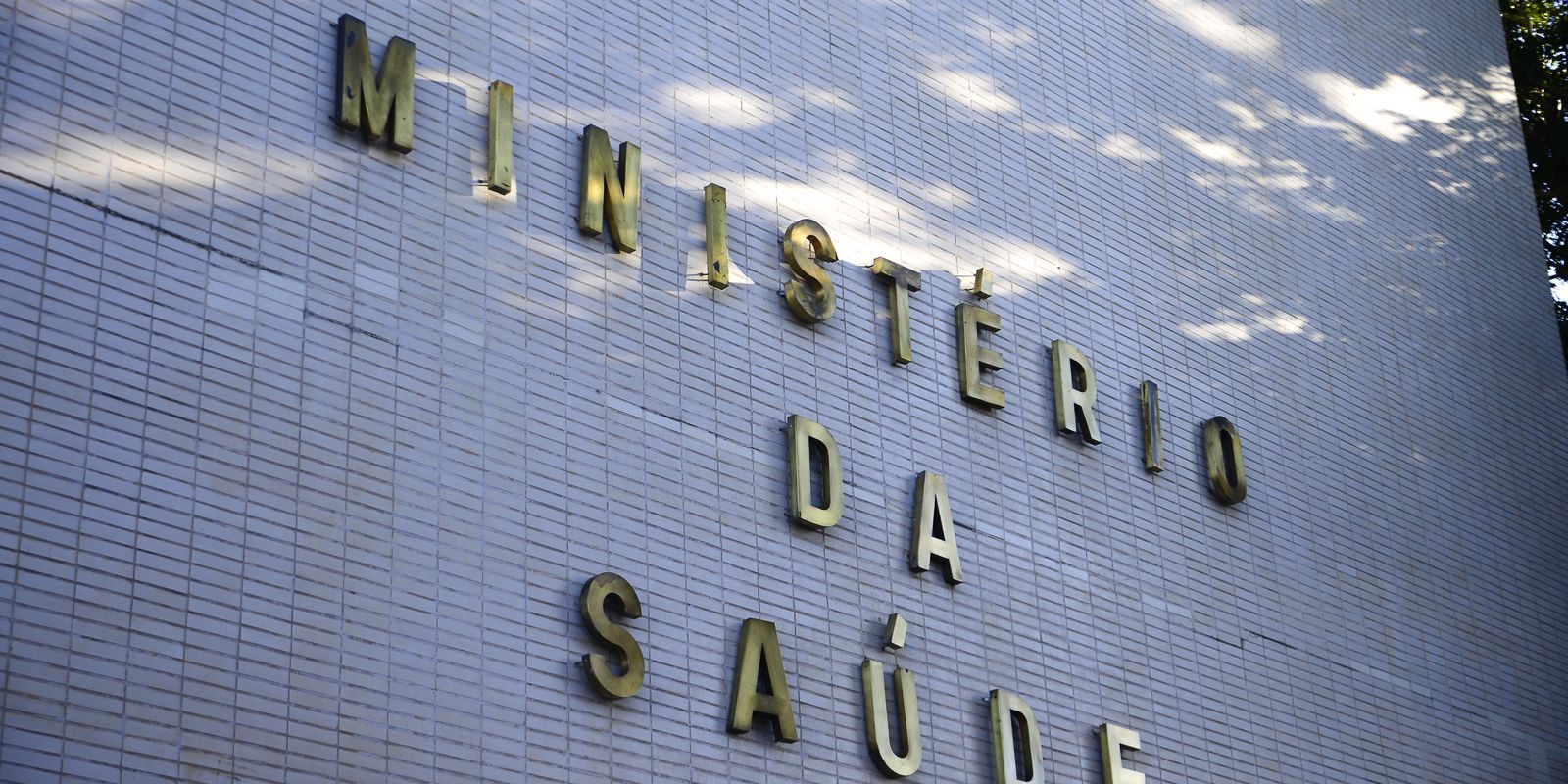 Brasil recebe lote de medicamento para tratar câncer de mama no SUS