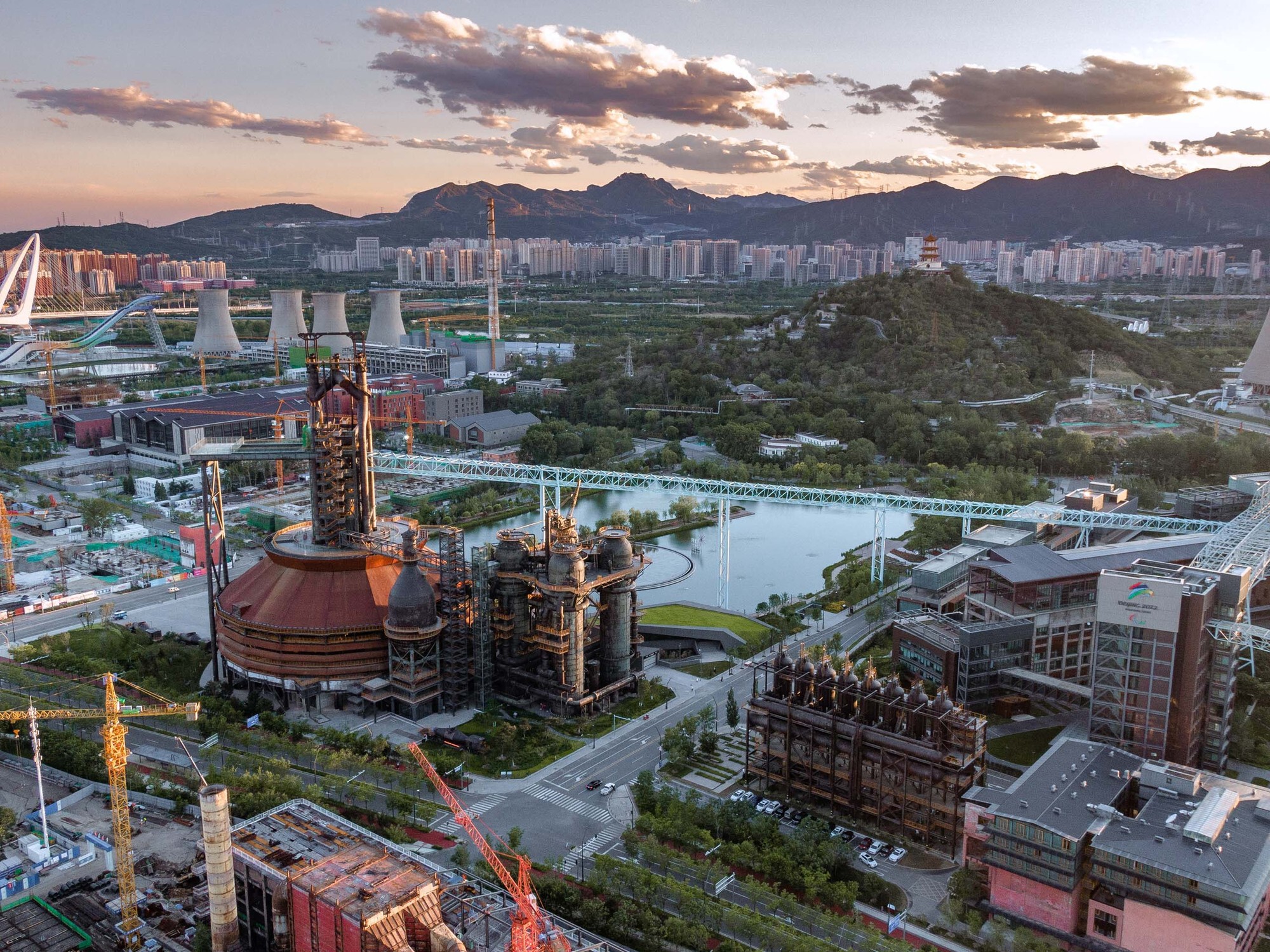 O horizonte industrial: transformando as fábricas desativadas da China em locais culturais