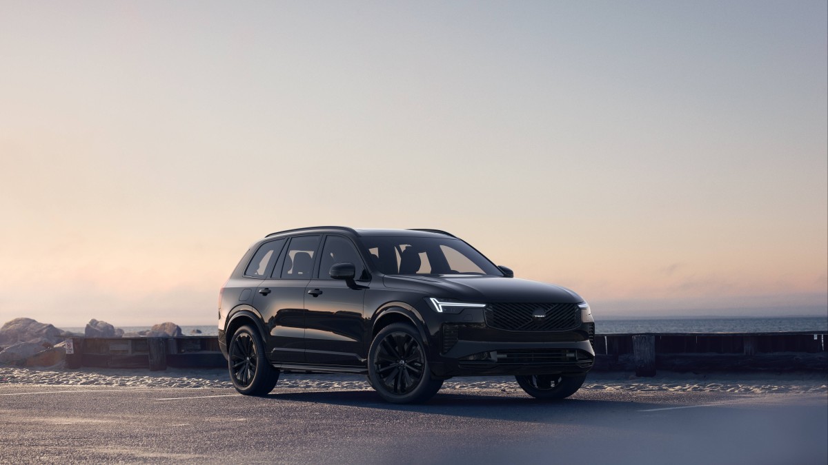 Novo Volvo XC90 abraça a mania de SUV totalmente preta