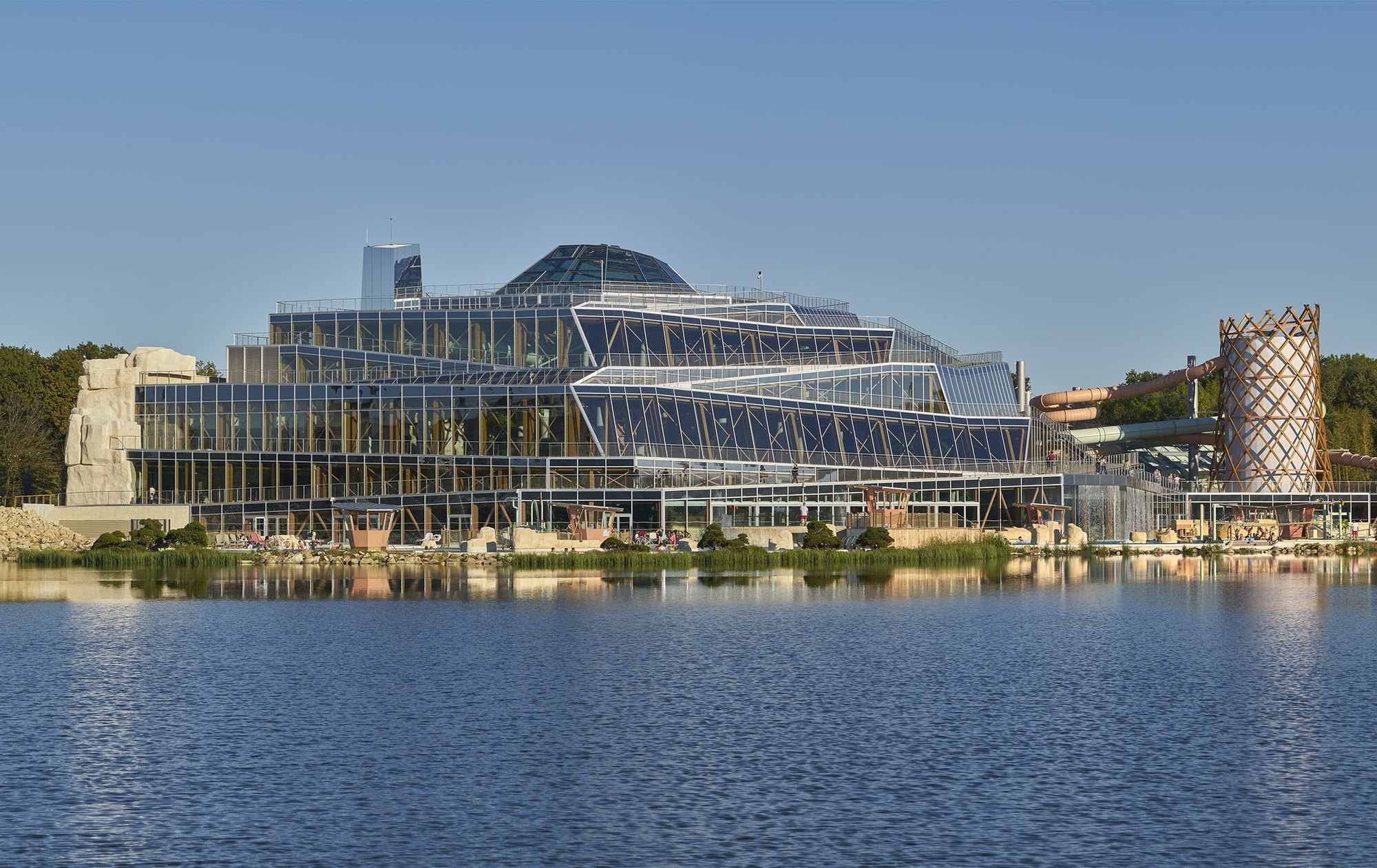 Water Park Aqualagon / Ferrier Marchetti Studio