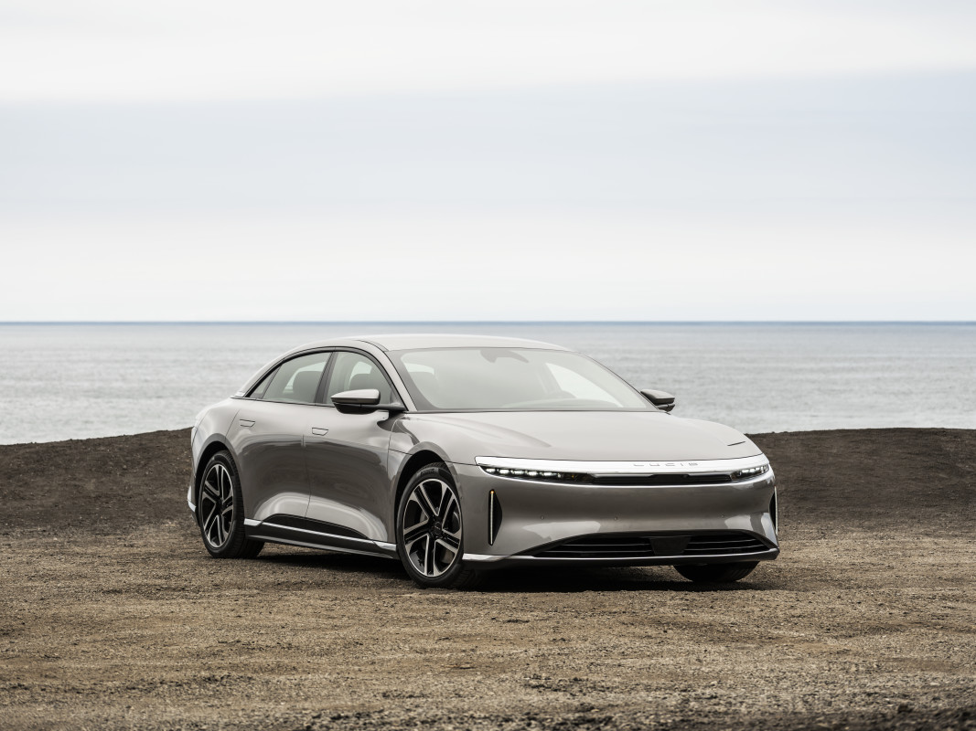 Lucid acaba de vencer Tesla e Porsche para se tornar a melhor marca de veículos elétricos de luxo em 2025