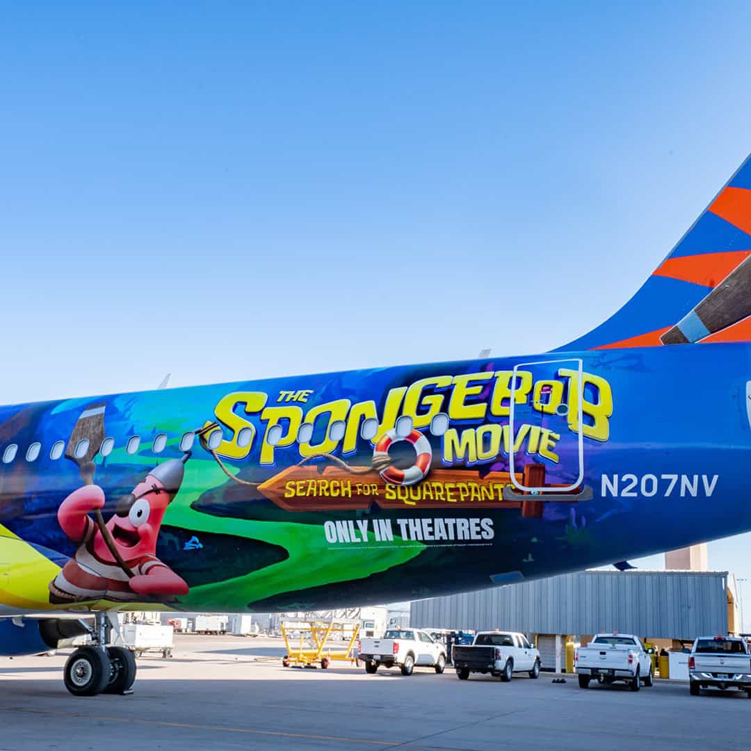 Brincalhão Allegiant Bob Esponja A320 levanta espíritos com charme na parte inferior do biquíni