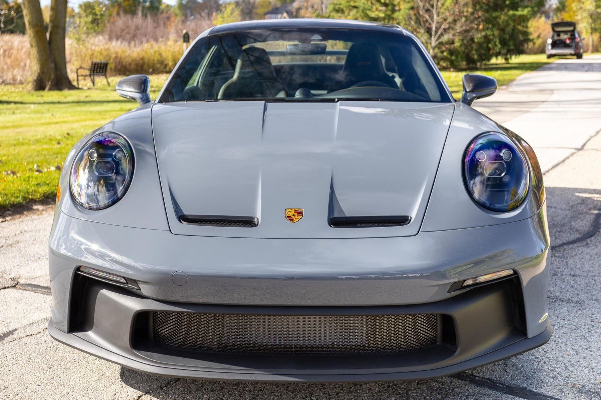 Porsche 911 GT3 2023 mal dirigido à venda com 130 milhas e especificações perfeitas