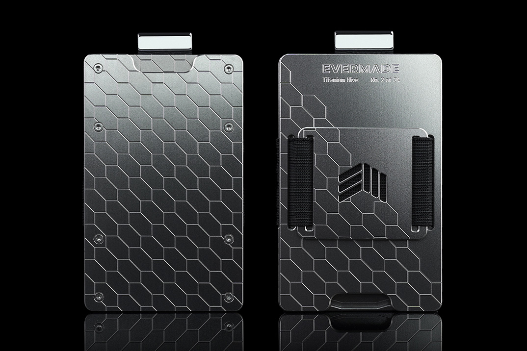 Existem apenas 24 carteiras Titanium Hive de grau 1 da Evermade, e cada uma levou três dias para ser feita