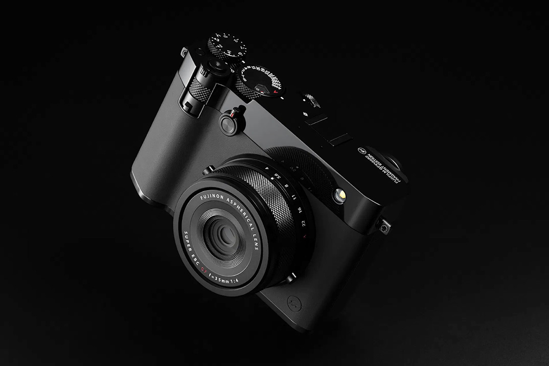 Fujifilm lança um design de fragmento GFX100RF que combina o prestígio do streetwear com sua câmera de formato médio