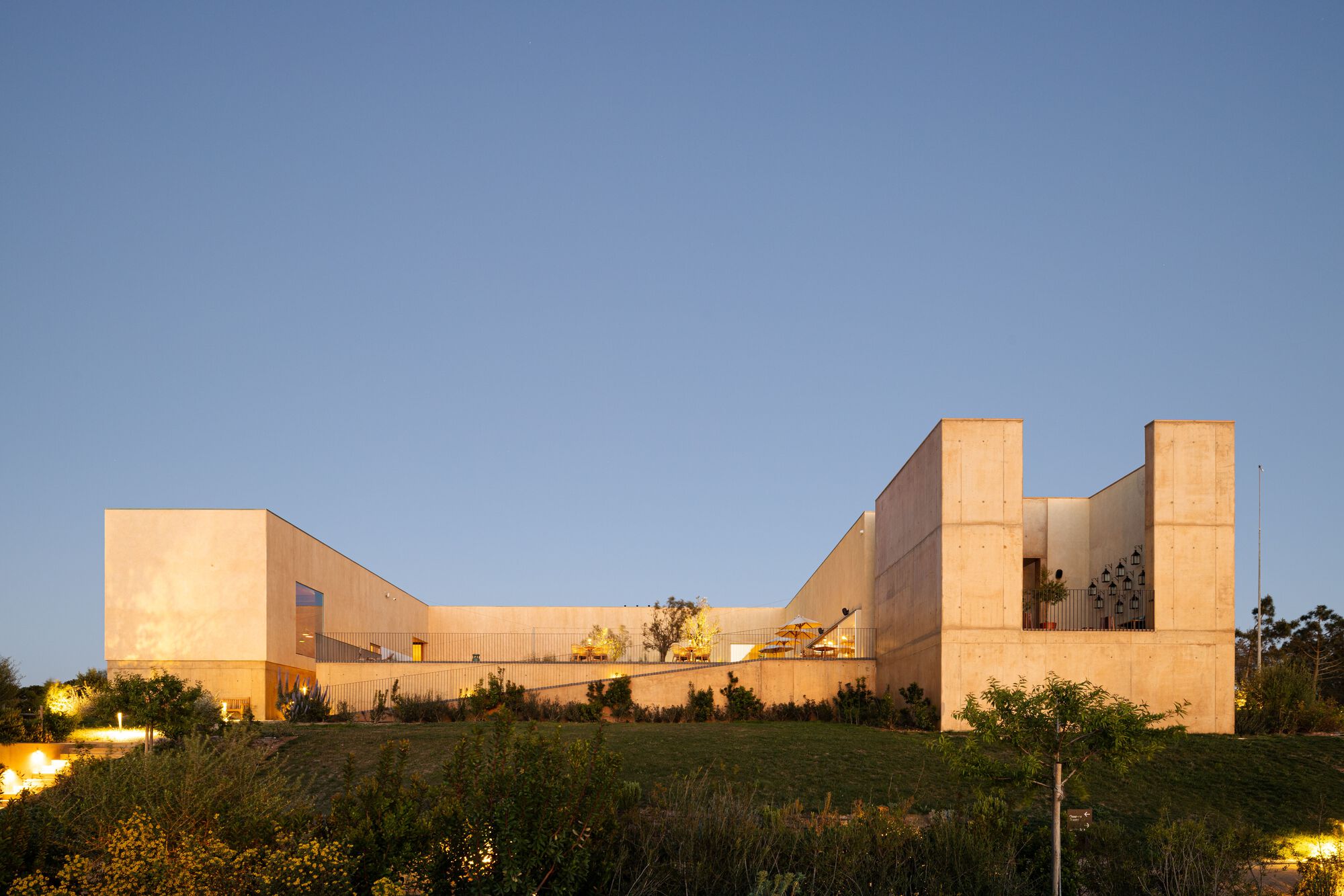 Canal Beach Nature Resort / Atelier Bugio