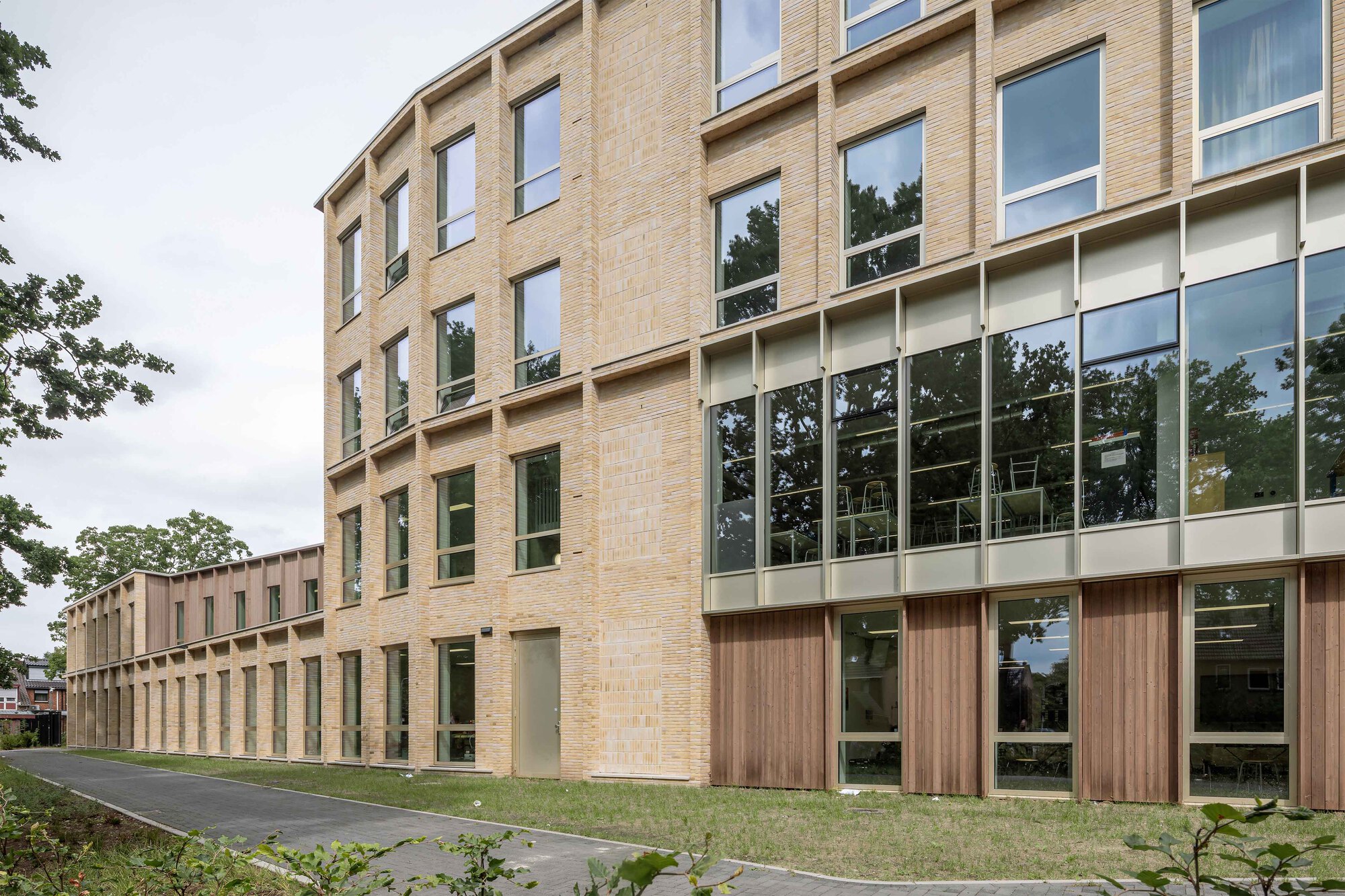 Escola Streek Lyceum / Atelier van Berlo + Ector Hoogstad Architects