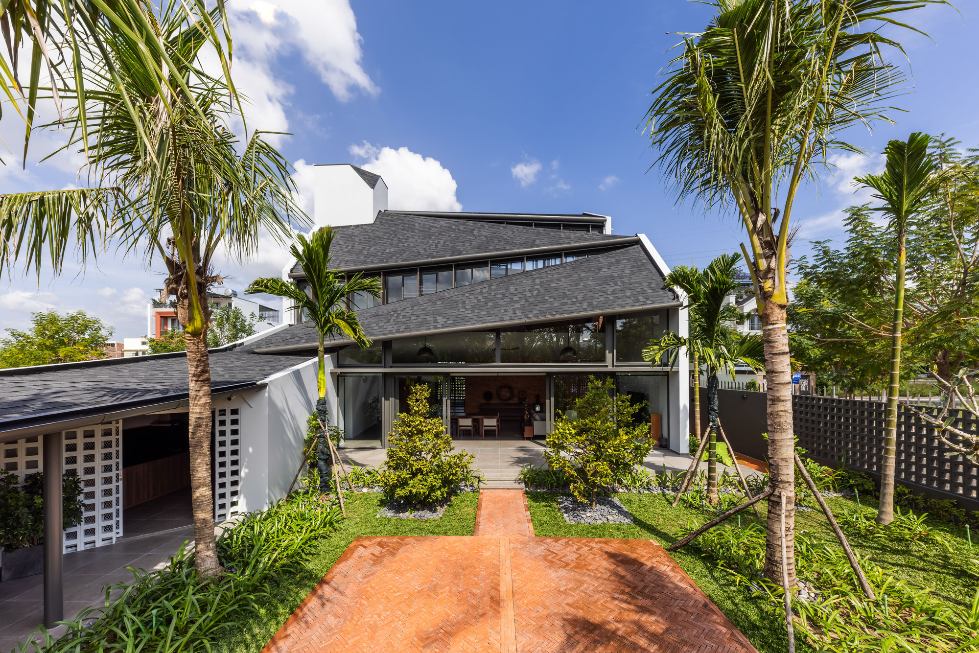 Casa Tenda / Nha Dan Architects