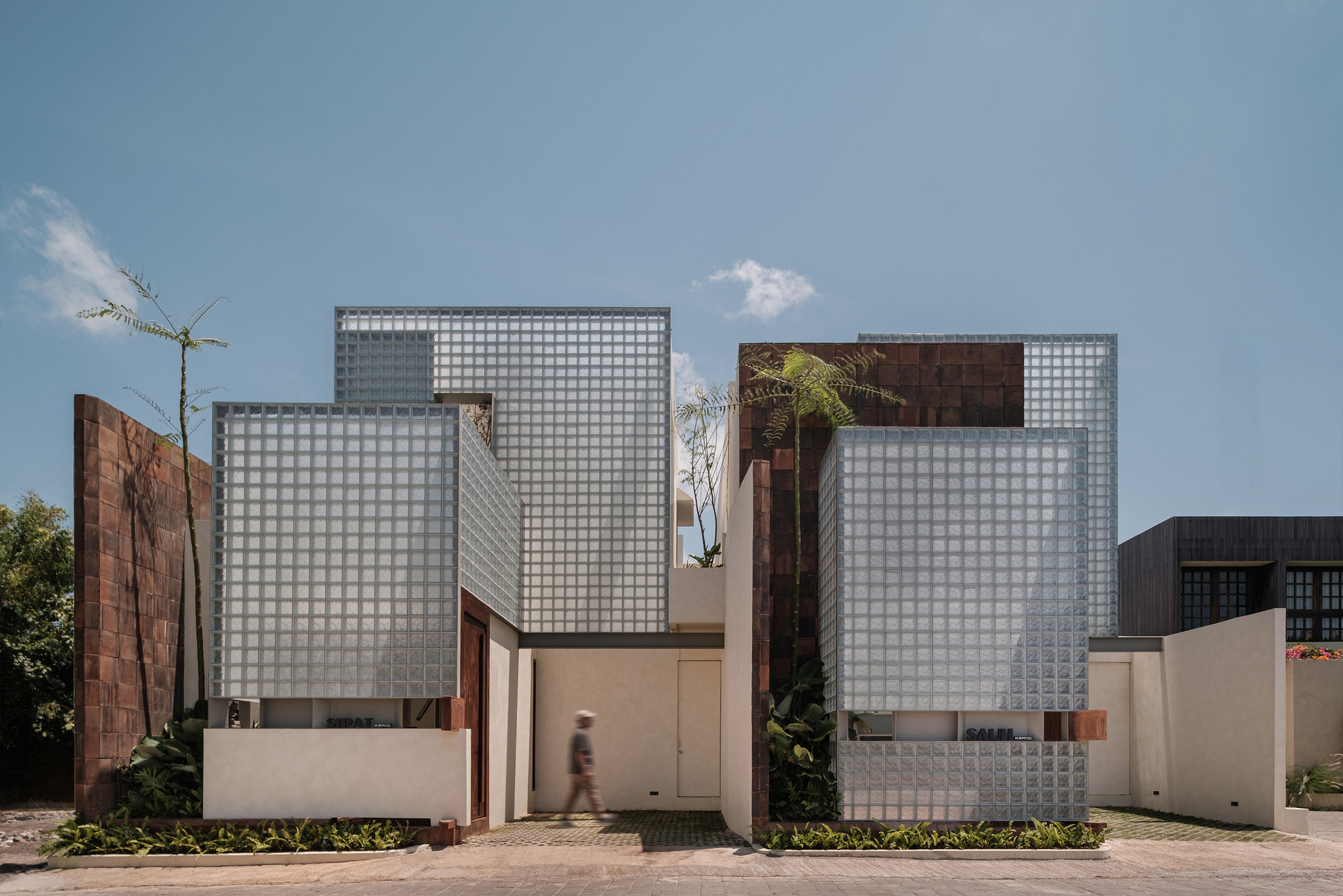Villa Sipat & Sauh / Arkana Architects