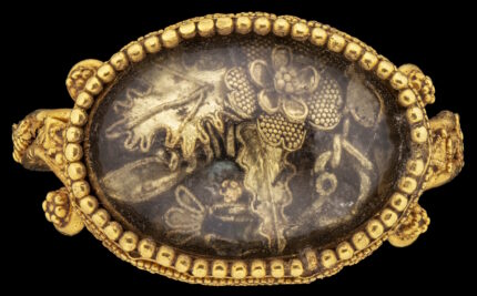 Getty adquire anel helenístico de cristal de rocha para jardim – The History Blog