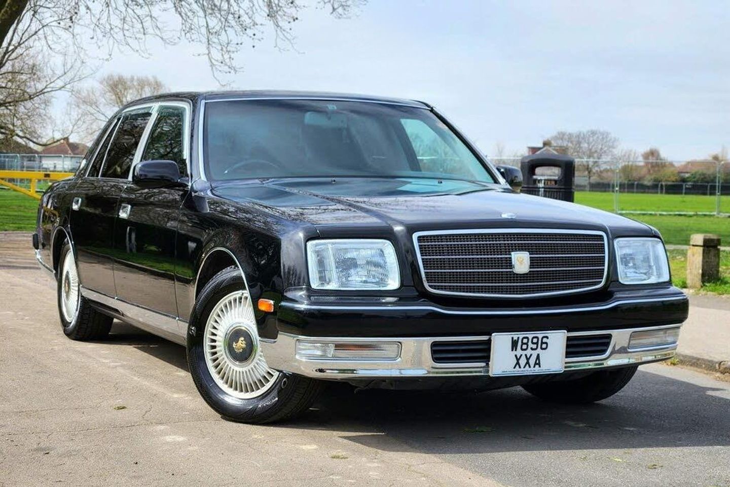Toyota Século V12 | Identificado