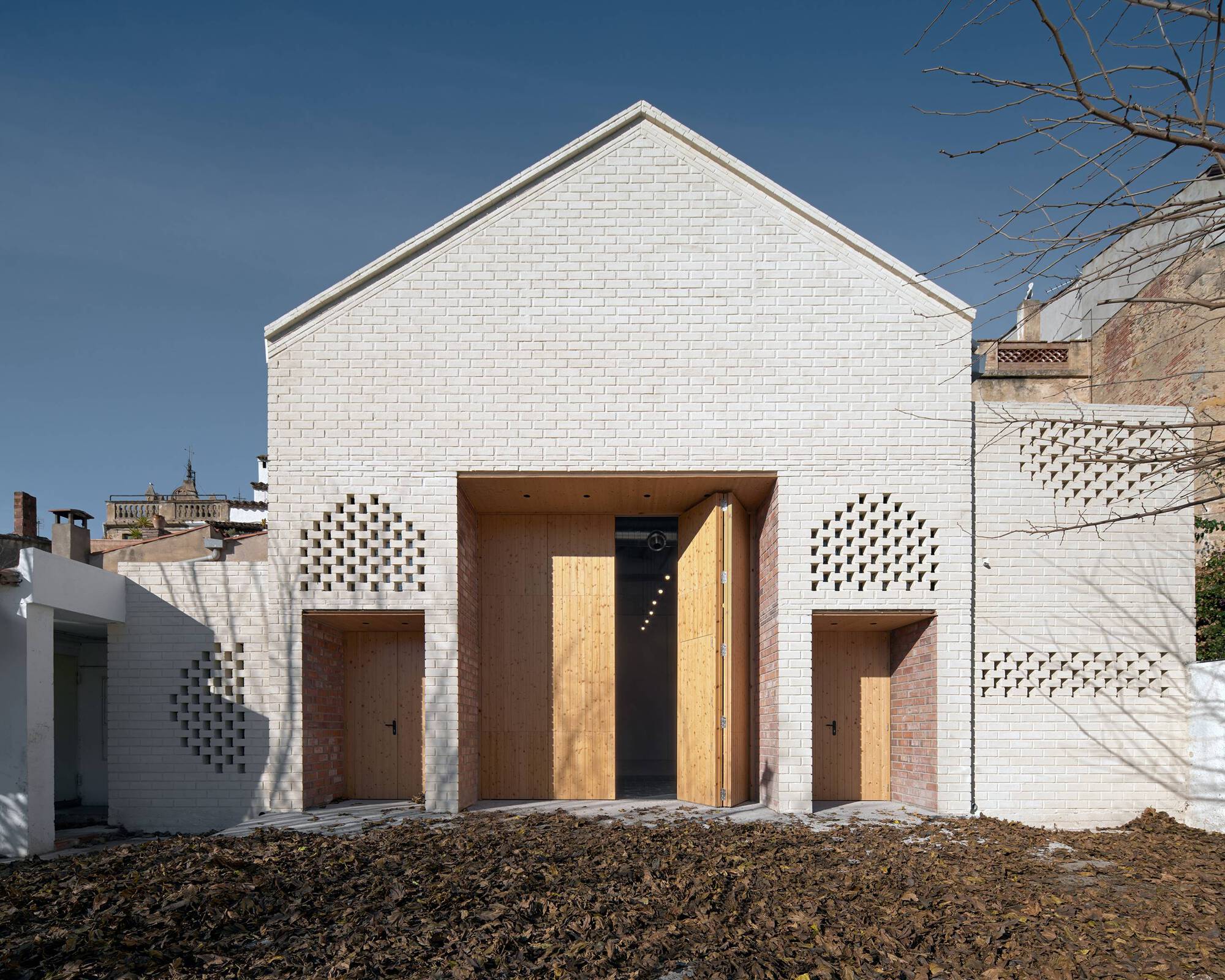 Centro Cultural Celta Circle / Anna Meadows Joan Valls