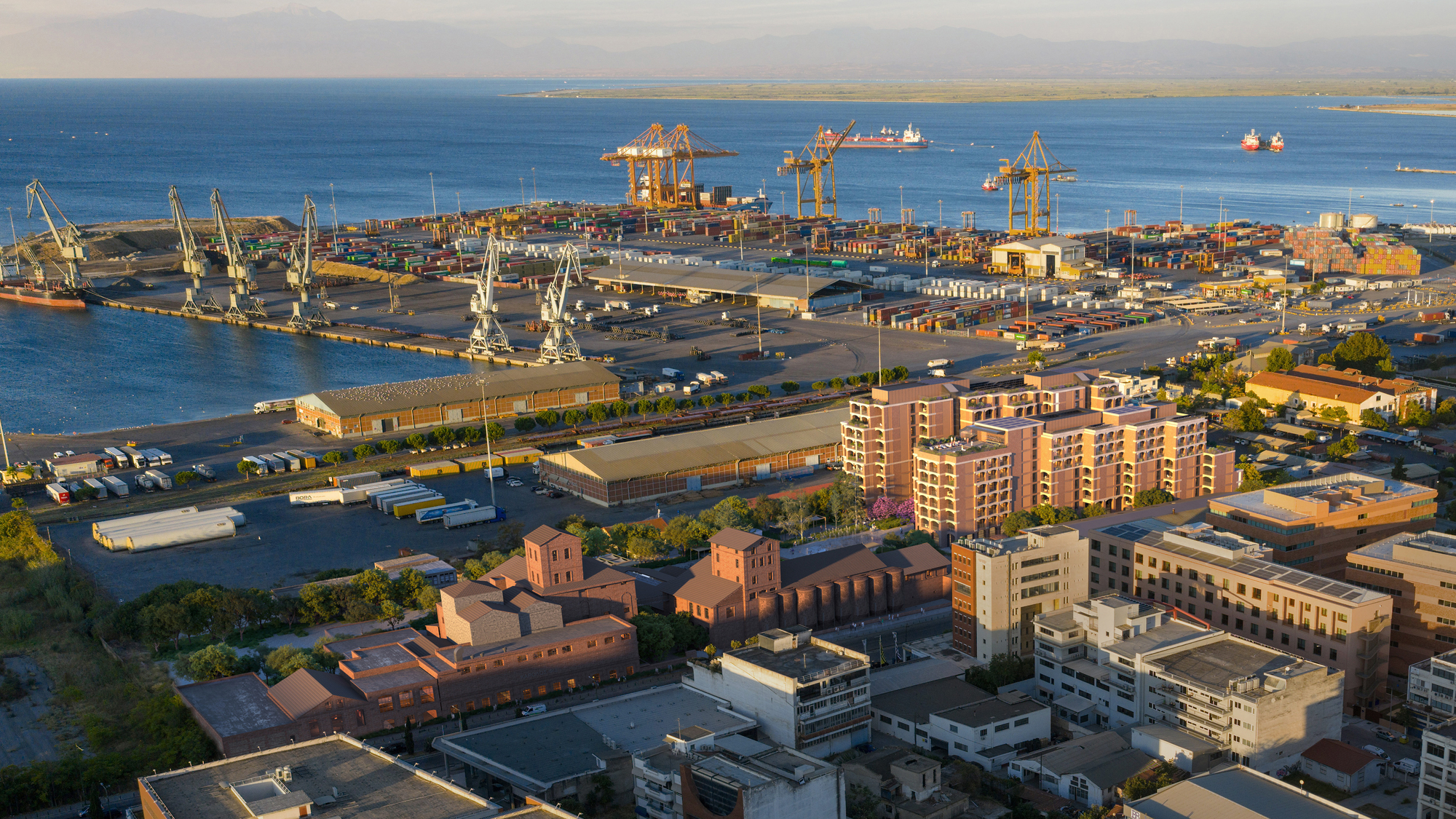 Foster + Partners divulga plano diretor de redesenvolvimento para sítio histórico em Thessaloniki, Grécia