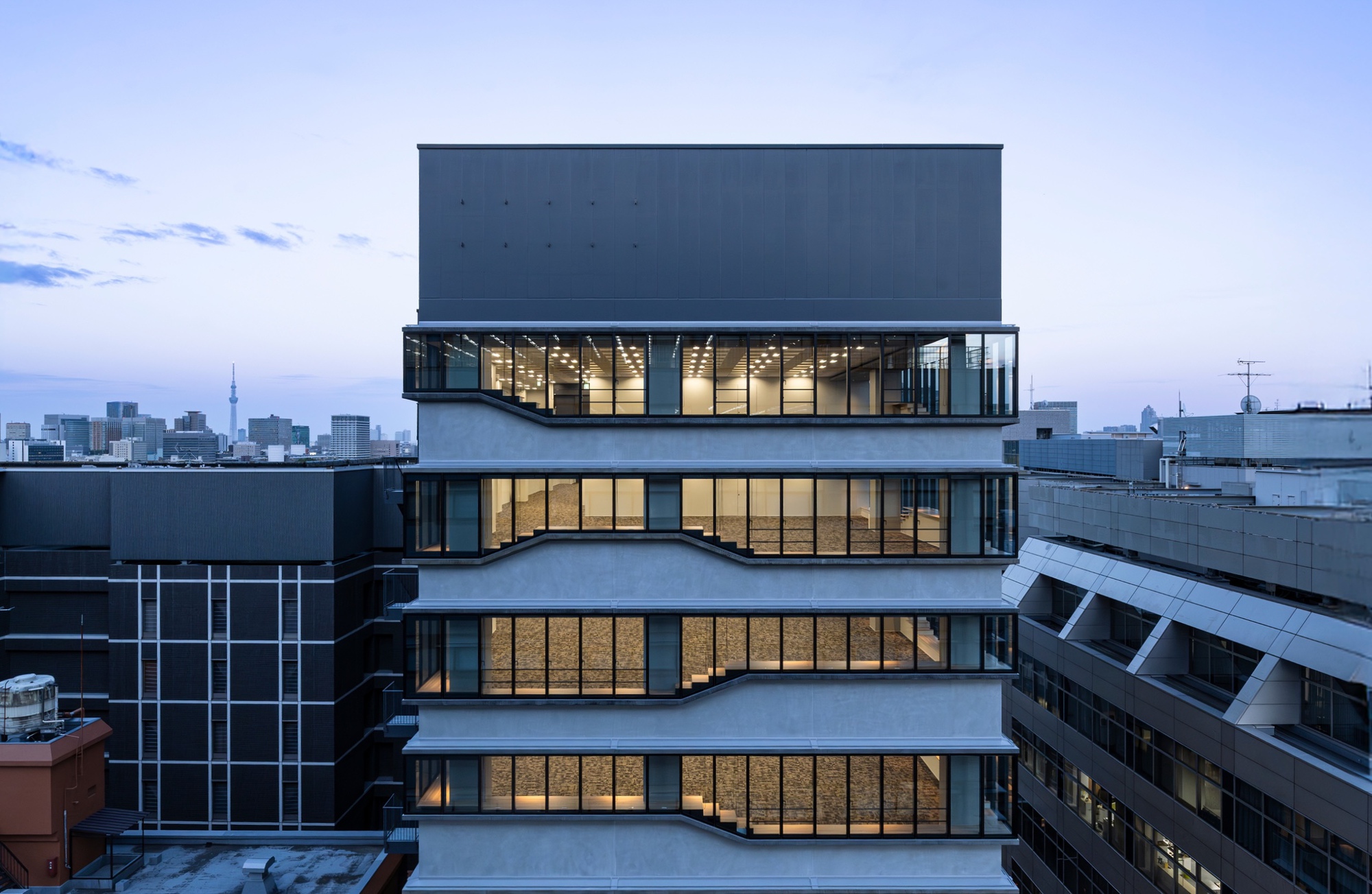 Lugar frontal Chiyoda Ichibancho / Mitsubishi Jisho Design Inc.