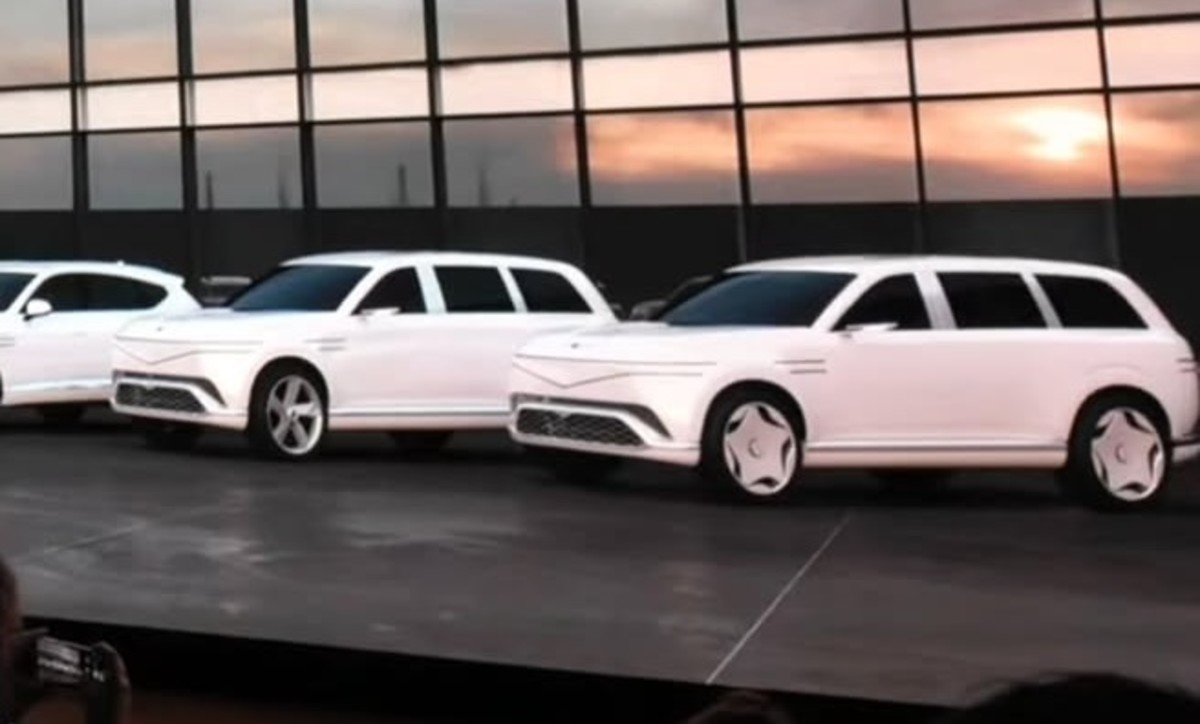 VAZADO: Genesis GV90 chegará com uma versão estilo limousine Coach-Door