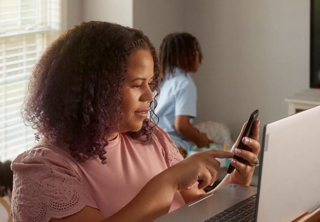 Trabalho em casa para mulheres: o trabalho remoto é realmente flexível para mulheres?