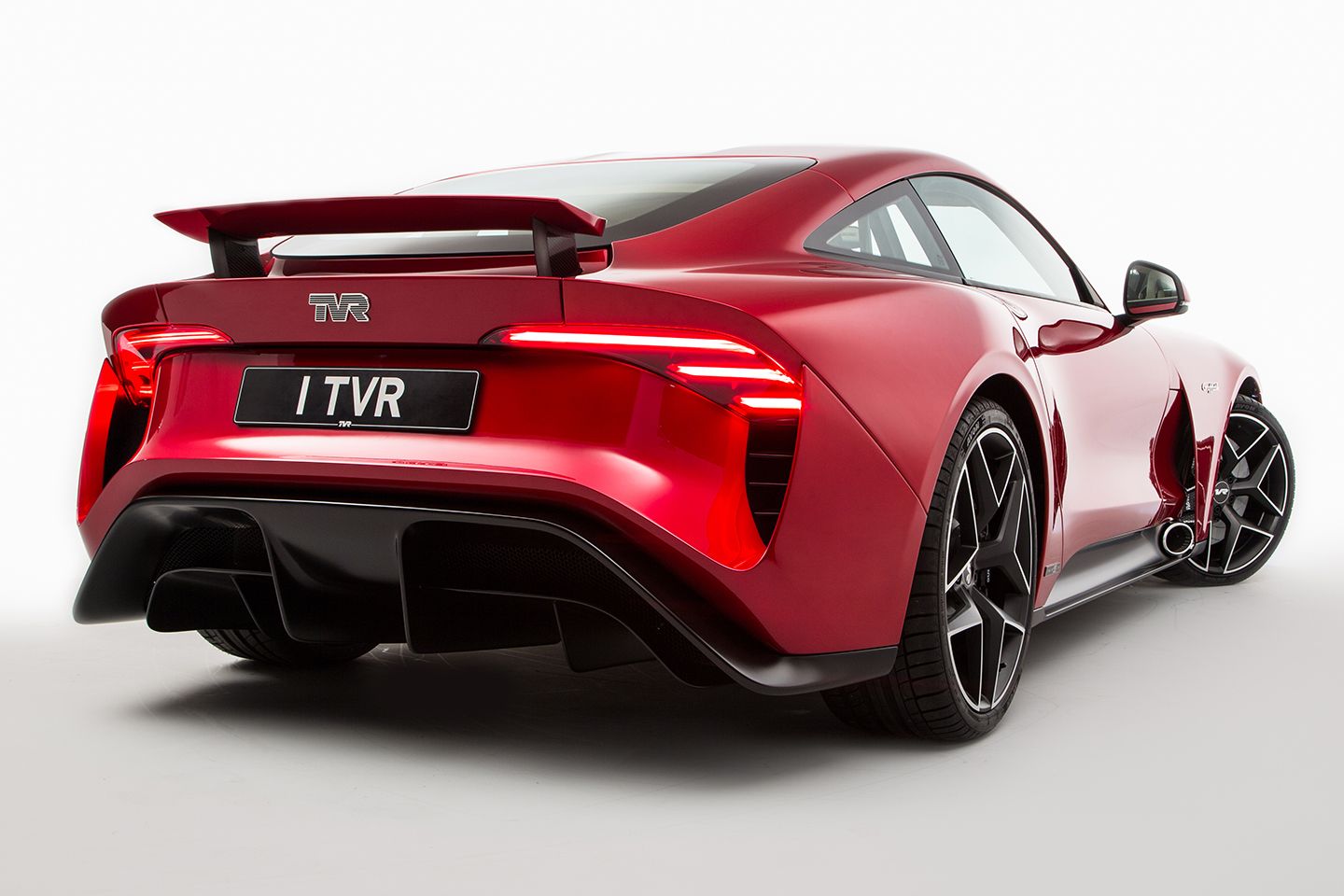 Charge Holdings e TVR Automotive planejam fusão