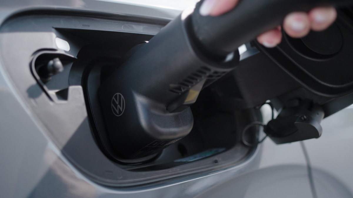 VW ID.4 finalmente obtém acesso ao Supercharger Tesla à medida que um grande redesenho se aproxima