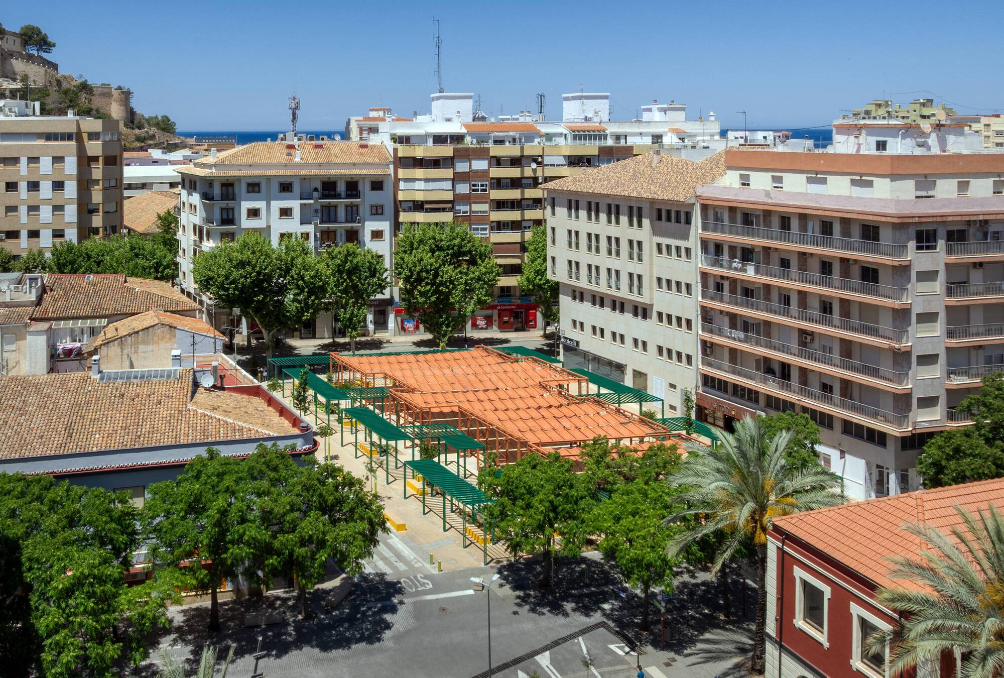 Praça María Hervás no Centro Histórico de Dénia, Comunidade Valenciana / DVCH DeVillarCHacon
