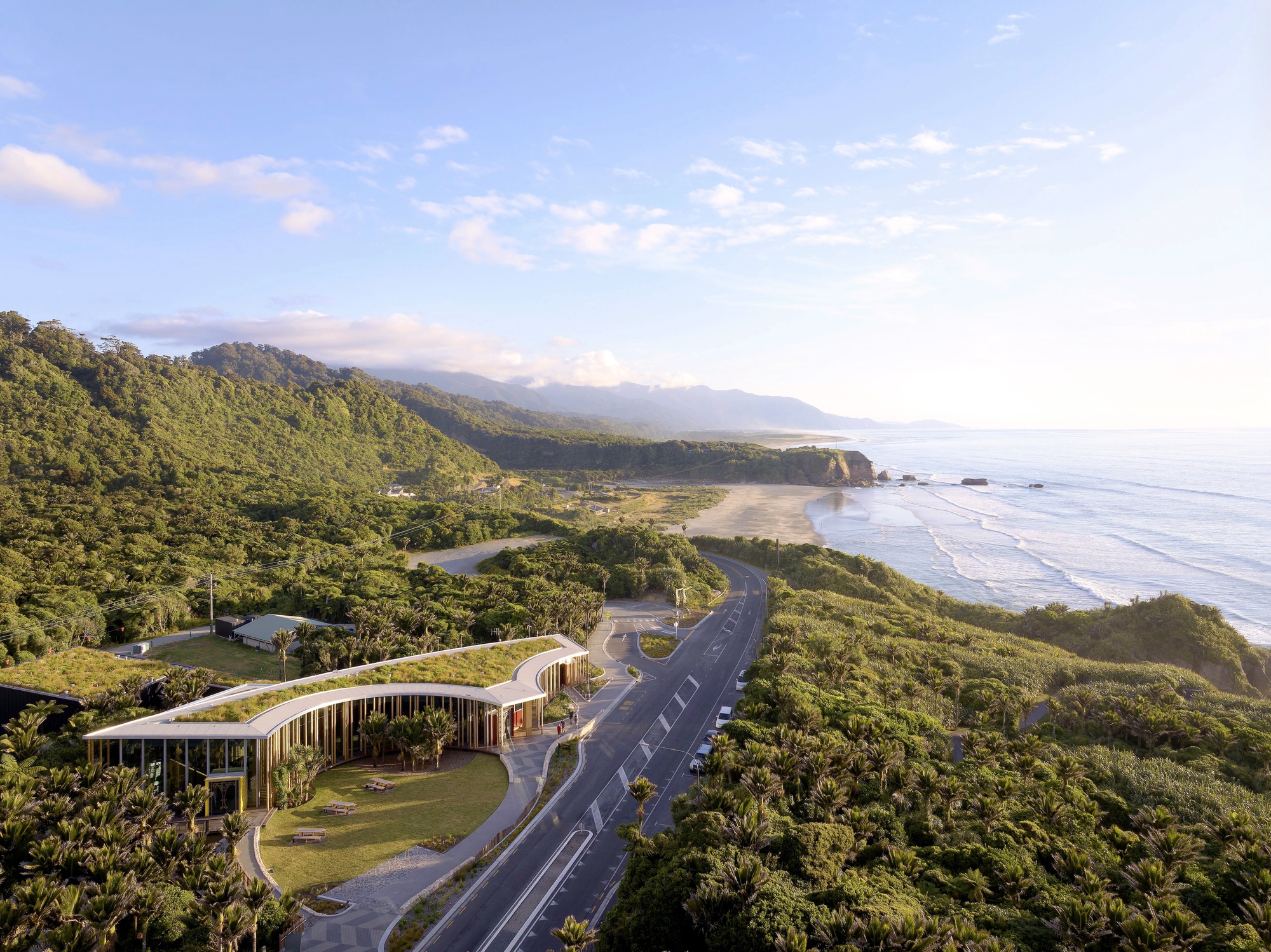 Centro de Visitantes de Punangairi / Sheppard & Rout Architects