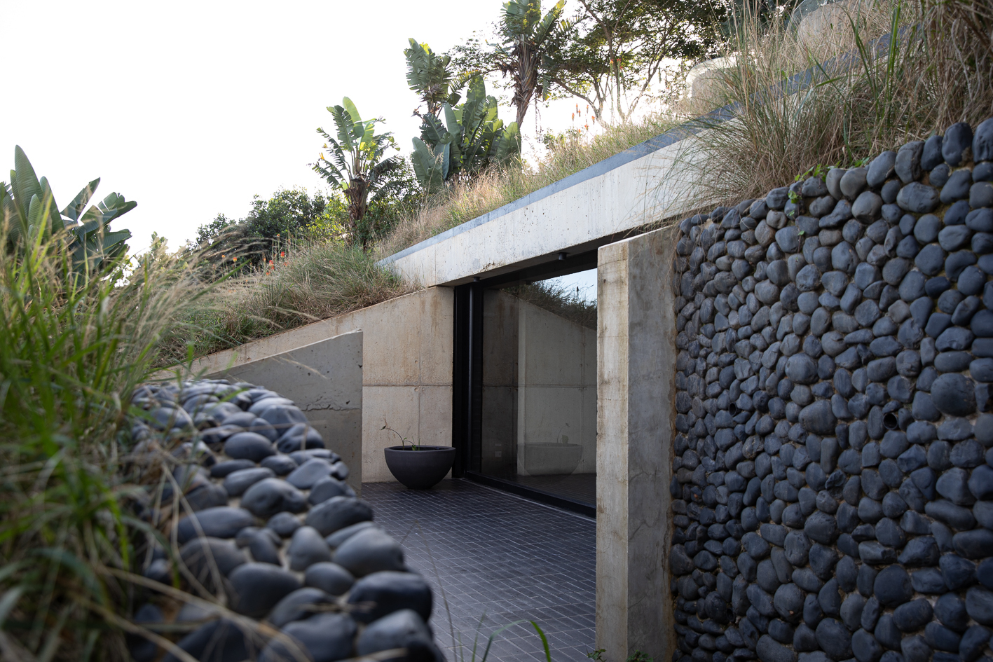 The Folly Multi-Purpose Retreat / Arquitetura Comum