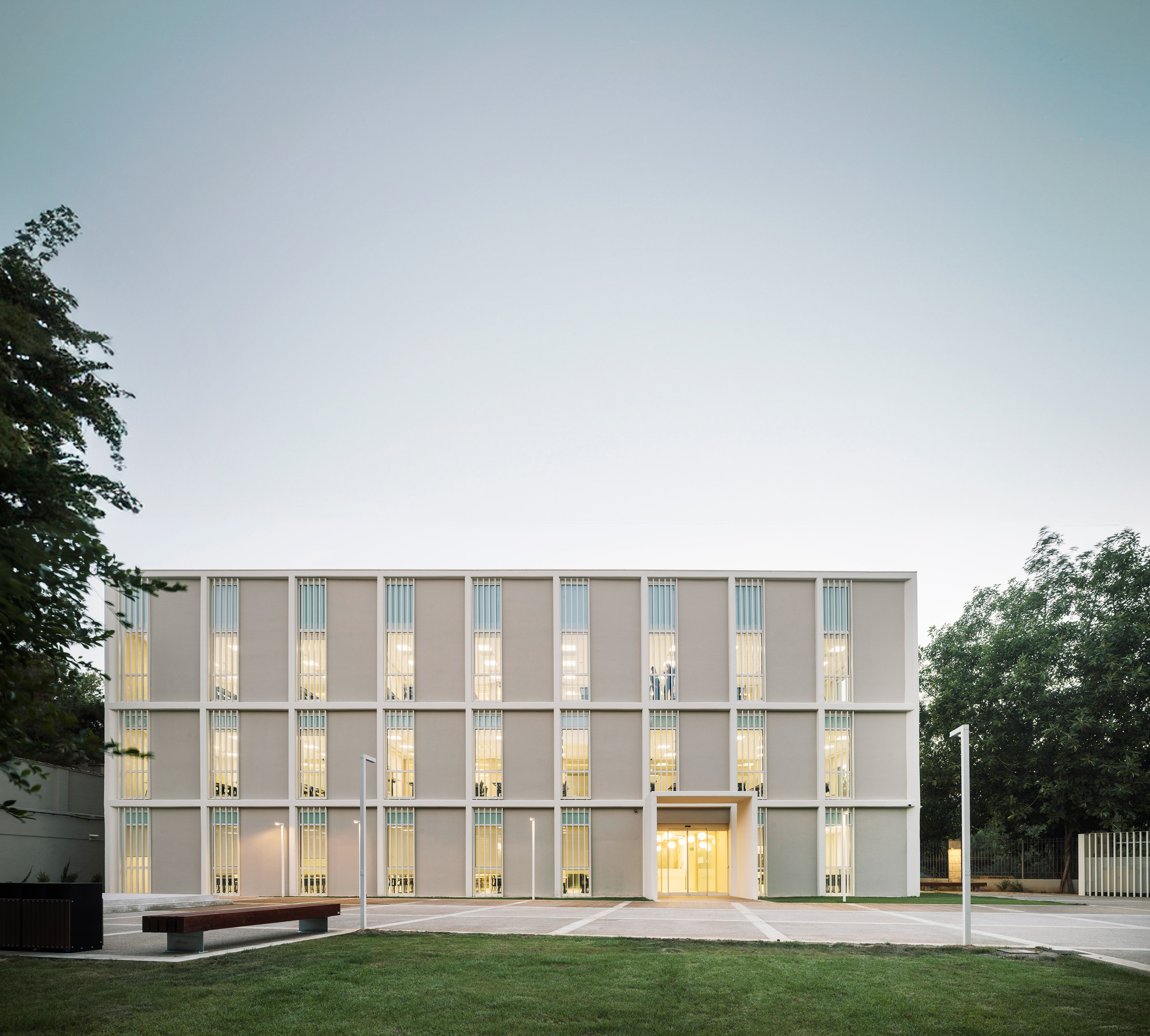 Universidade Europeia | Campus Turia / Ramón Esteve Estudio