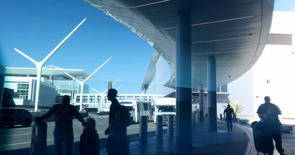 Viagens aéreas no feriado de Ação de Graças devem atingir o maior nível em 15 anos, diz FAA