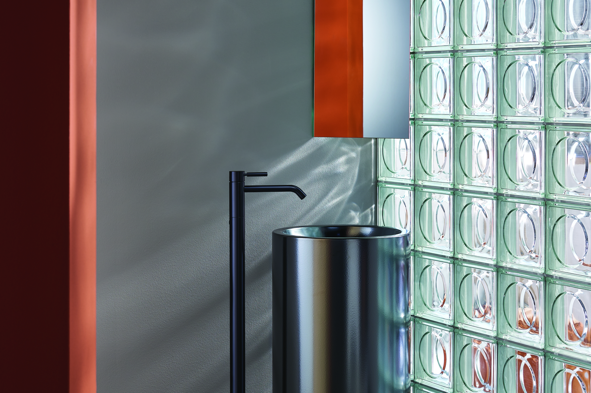 Onde cada centímetro conta: como banheiros minúsculos informam o design espacial