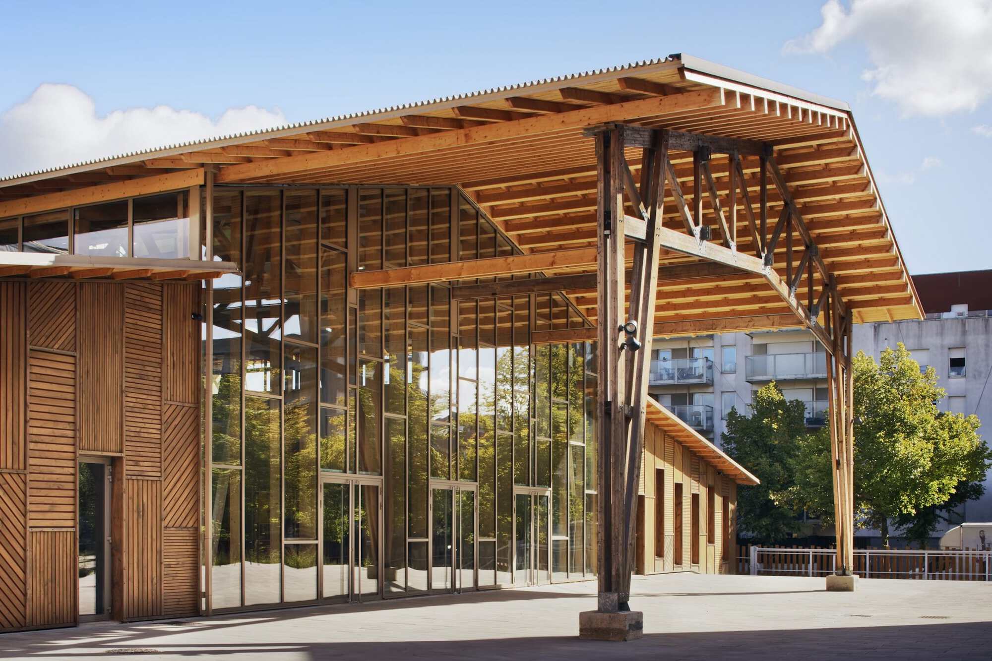 Reestruturação e ampliação da Académie Fratellini de Saint-Denis / Atelier du Pont