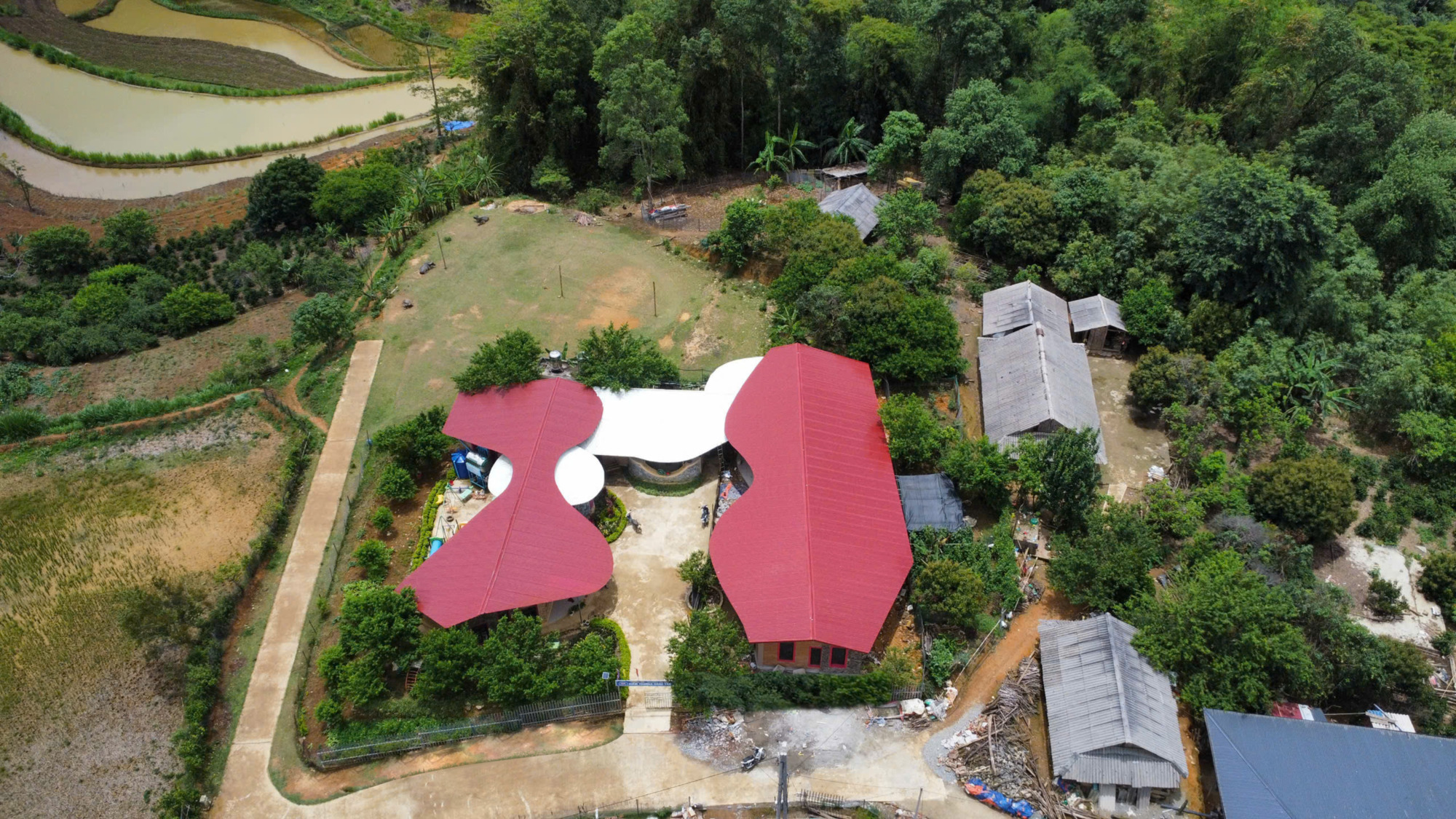 Jardim de Infância e Escola Primária Hang Tau / 1+1>2 Arquitetos