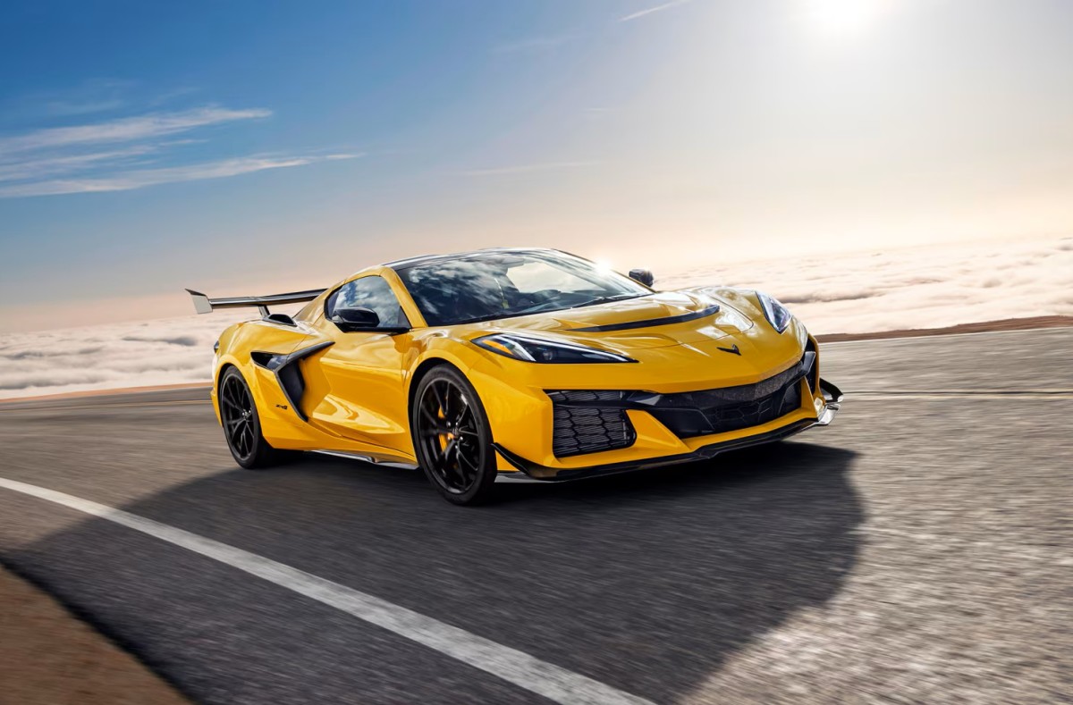 Tesla Model S Plaid vs Corvette ZR1: Rolling Drag Race tem um vencedor claro