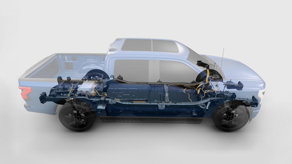 Ford é acusada de pagar US$ 600 por reparos de bateria EV de US$ 22.600