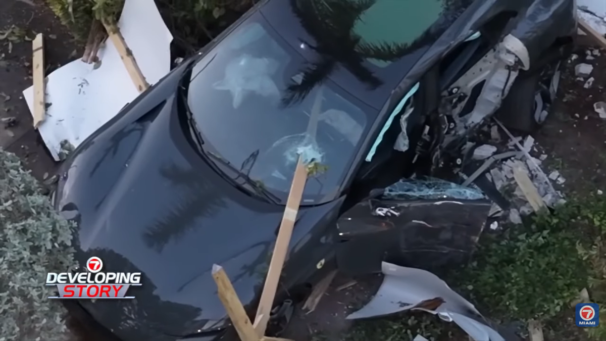 SUV Ferrari Purosangue roubado bate após breve perseguição policial em Miami