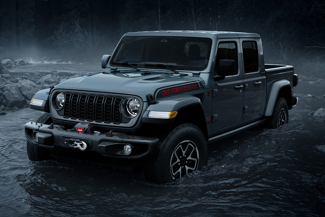 O Jeep Gladiator Shadow Ops traz um guincho instalado de fábrica para a luta de caminhões de médio porte