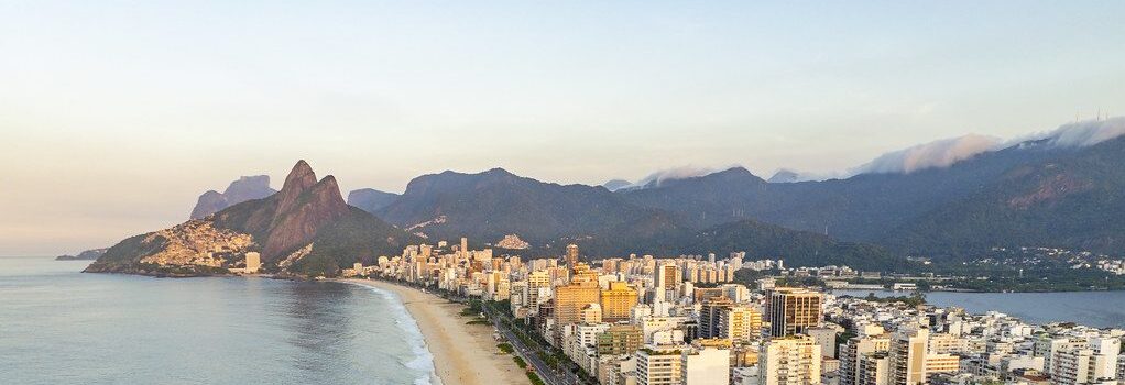 Brasil registra aumento na compra de bilhetes aéreos por turistas internacionais para Réveillon, Carnaval e Verão 2026