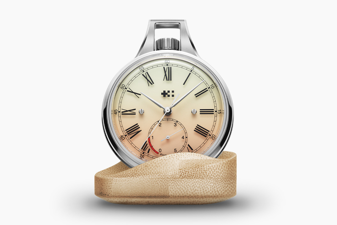 Christopher Ward e Studio Underd0g acabam de lançar um relógio de bolso que brilha como nada antes