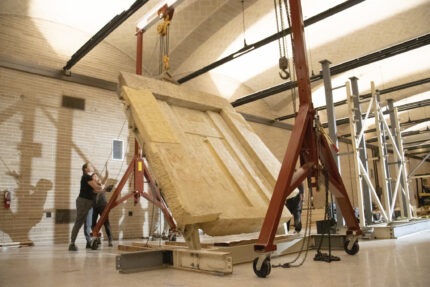 Enorme porta falsa egípcia erguida no Penn Museum – The History Blog