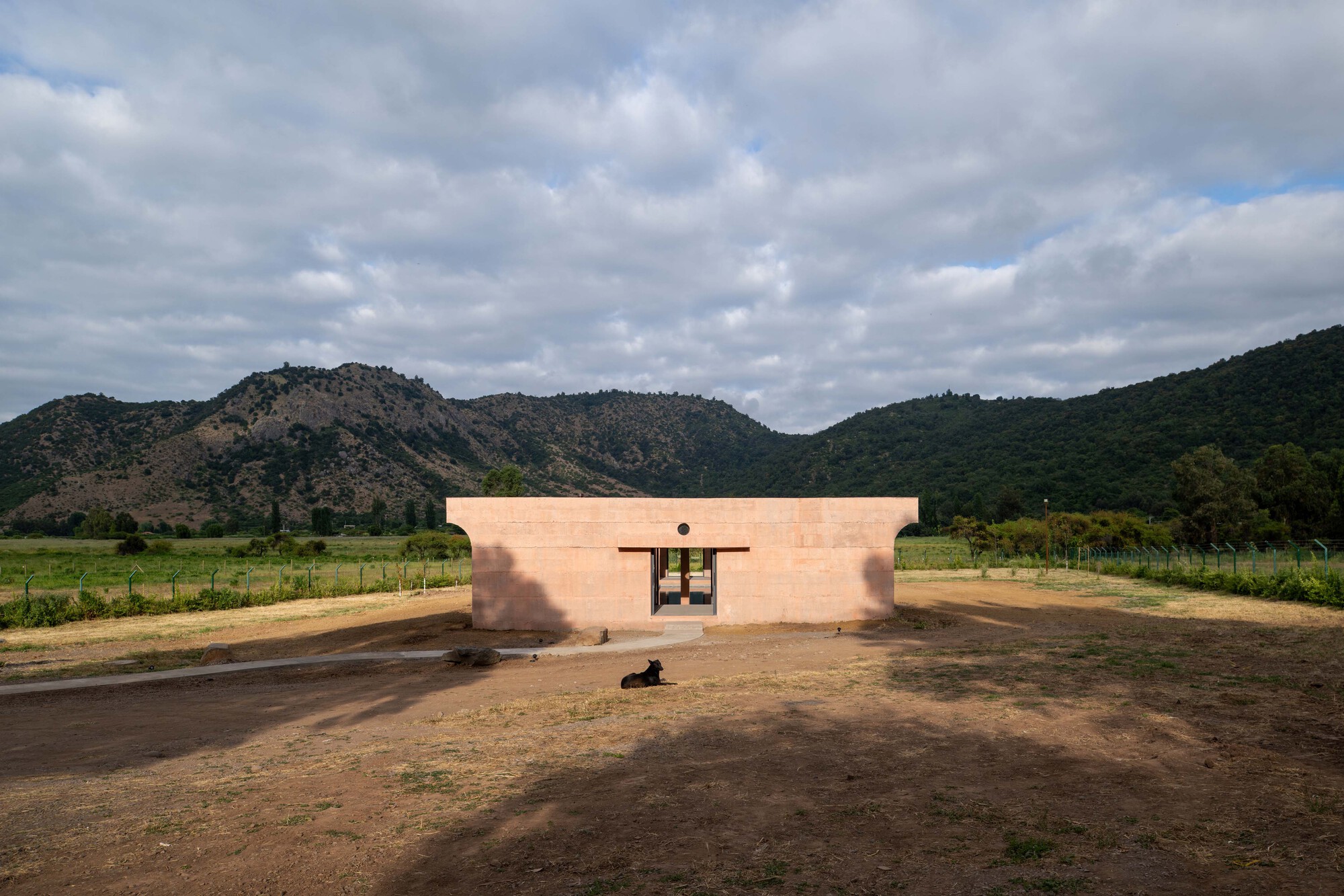 Casa LIMA / Pezo de Ellrichshausen